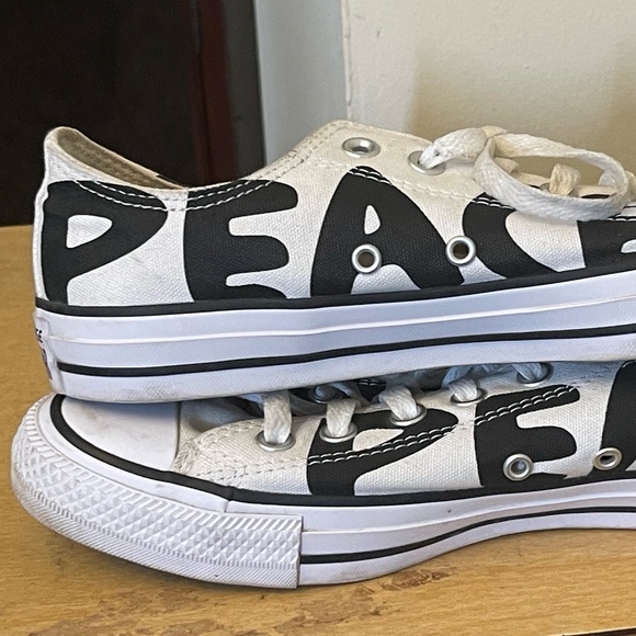 Peace converse sneakers size 7 - Picture 11 of 11